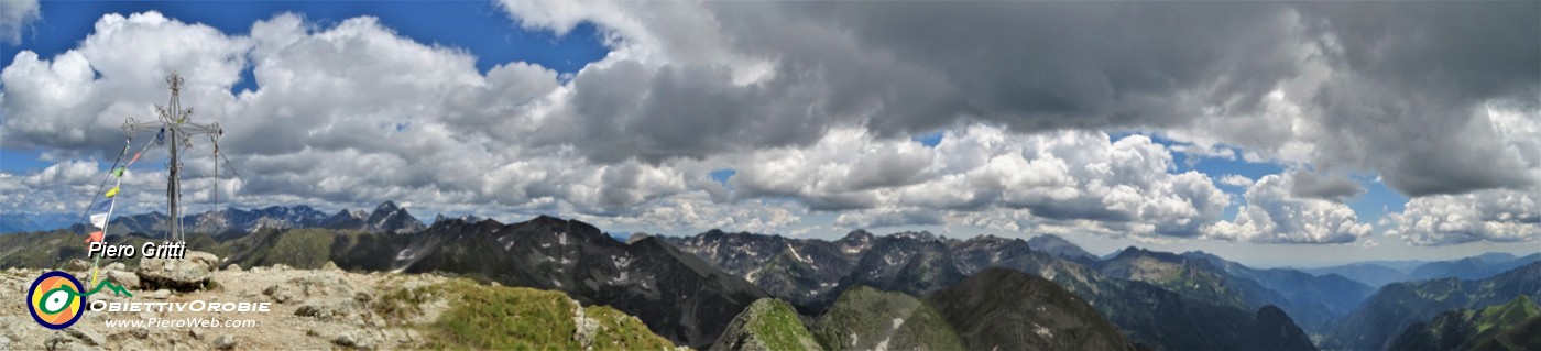 50 Panoramica dal Corno Stella verso le Orobie di Valle Brembana.jpg